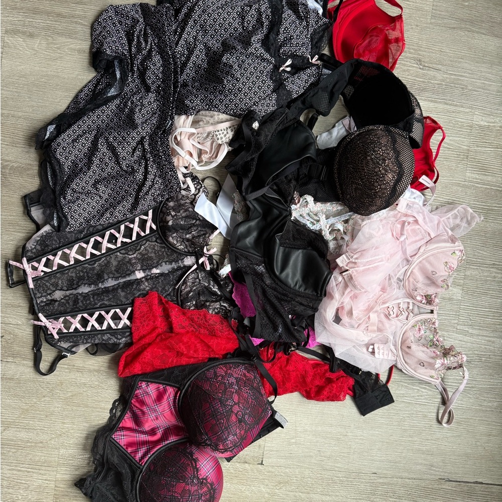 Victoria’s Secret Bras/corset/sets lot